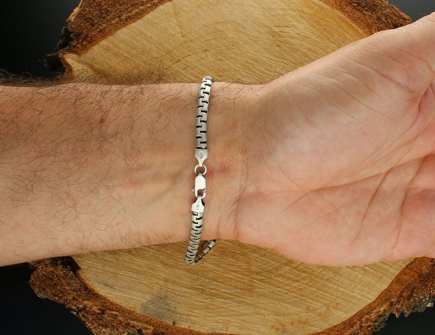 Bransoletka męska srebrna 925 o splocie flat greek. Model DIA-BRA-FLATGREKK, długość 23 cm, szerokość 5 mm, waga 15,20 g. Elegancka, geometryczna i trwała biżuteria męska.11.jpg